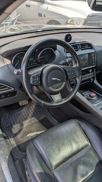 2017 Jaguar F-Pace - Image 6 of 8