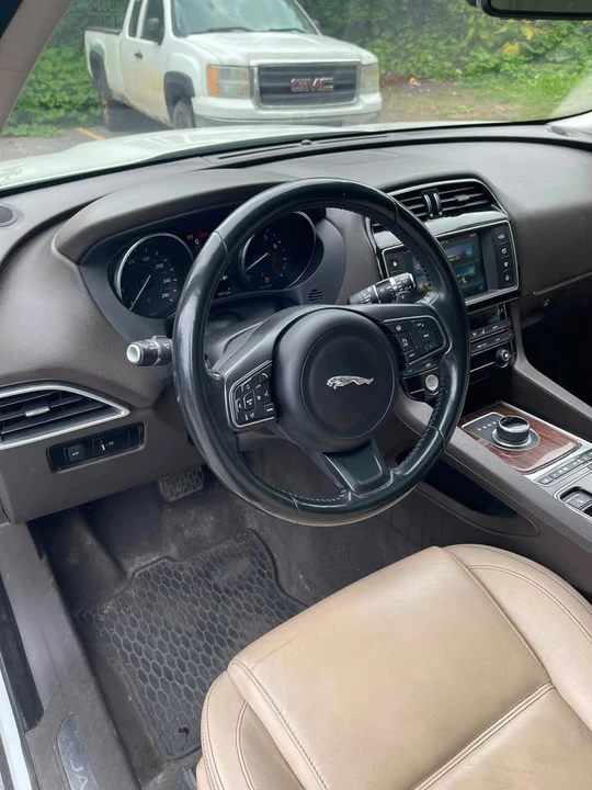 2017 Jaguar F-Pace - Image 6 of 8