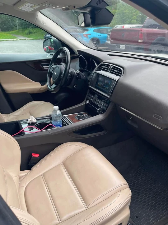2017 Jaguar F-Pace - Image 5 of 8
