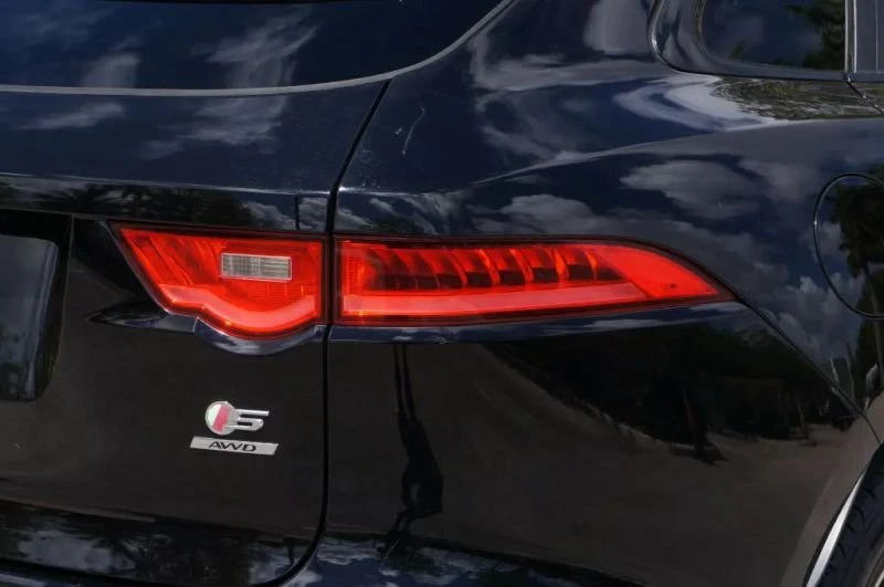 2017 Jaguar F-Pace - Image 11 of 20