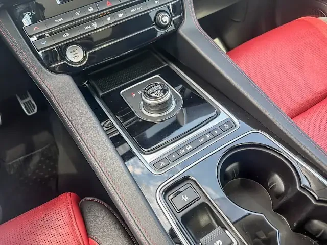 2017 Jaguar F-Pace - Image 18 of 19