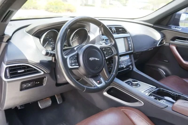 2017 Jaguar F-Pace - Image 13 of 20