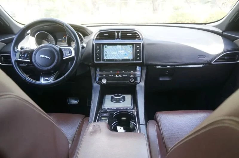 2017 Jaguar F-Pace - Image 18 of 20