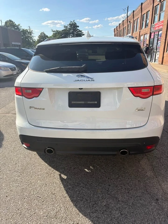 2017 Jaguar F-Pace - Image 2 of 11