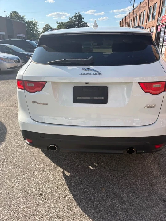 2017 Jaguar F-Pace - Image 5 of 11