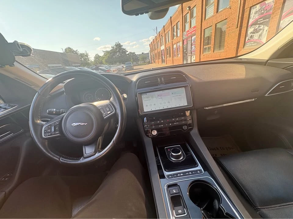 2017 Jaguar F-Pace - Image 9 of 11