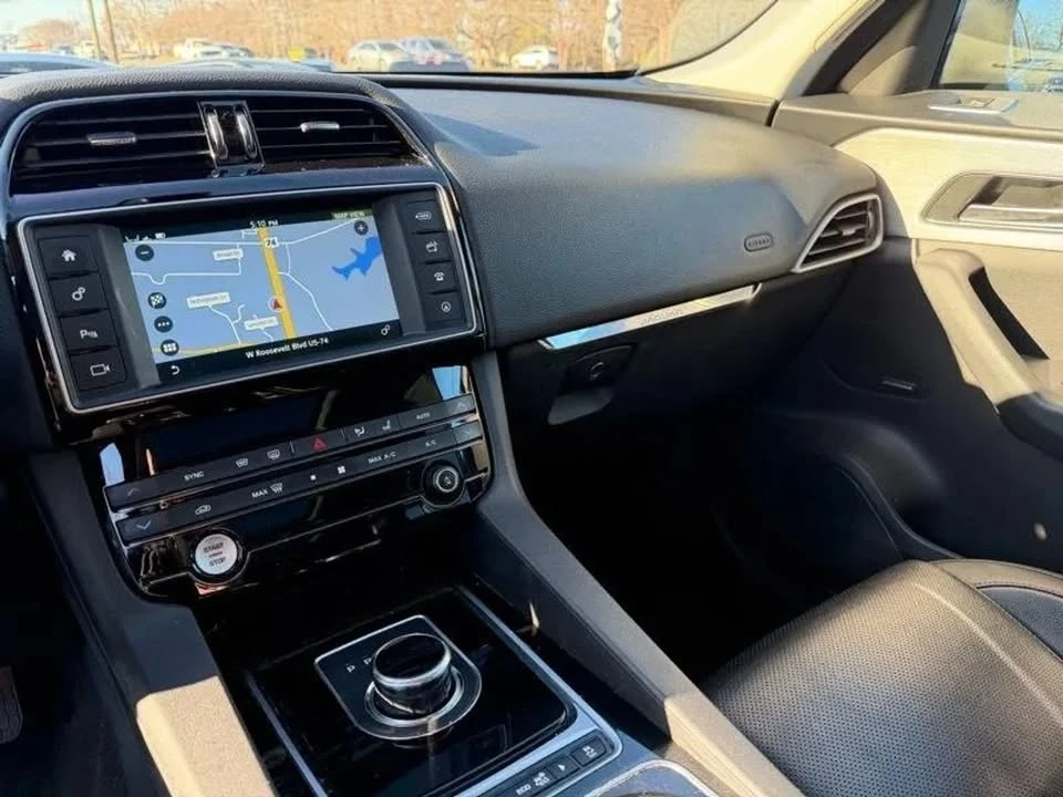 2017 Jaguar F-Pace - Image 15 of 20