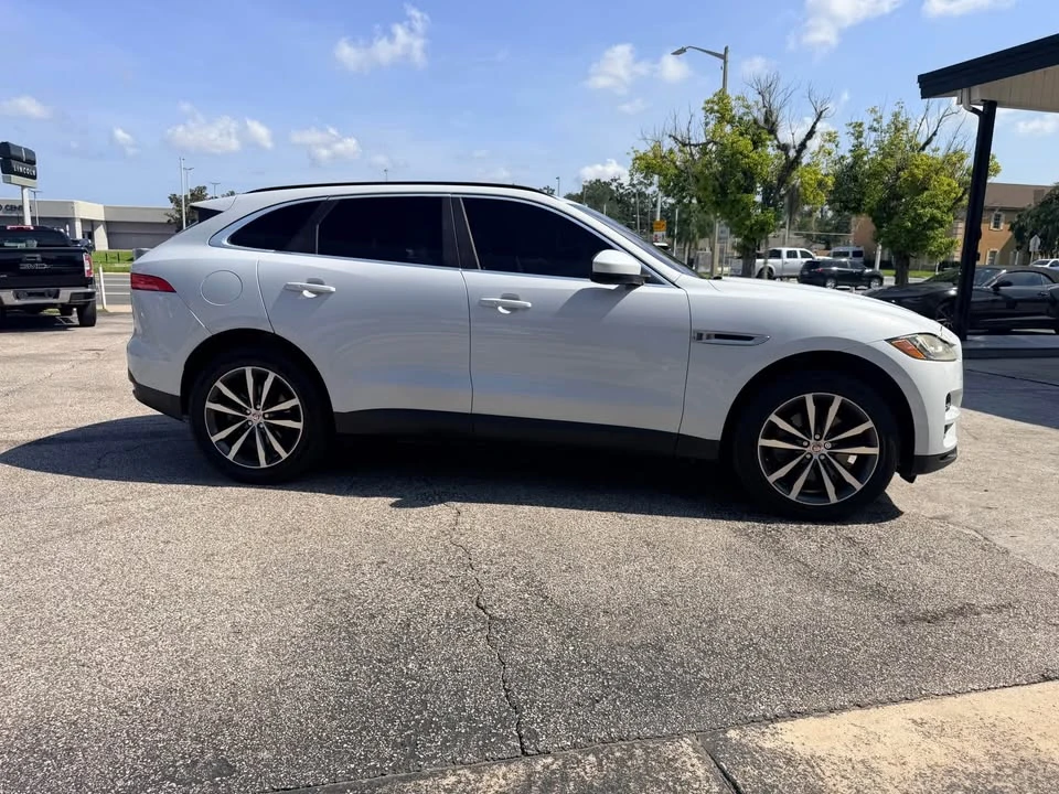 2017 Jaguar F-Pace - Image 3 of 18