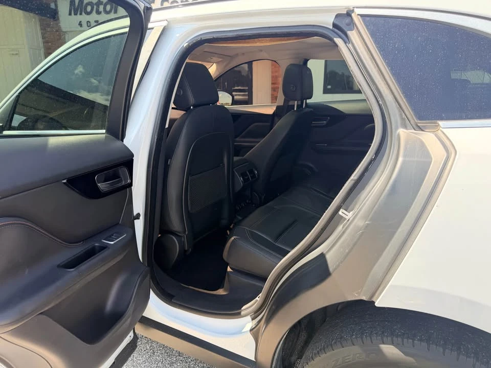2017 Jaguar F-Pace - Image 10 of 18