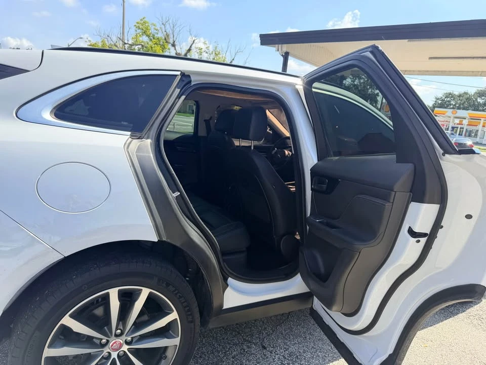 2017 Jaguar F-Pace - Image 8 of 18
