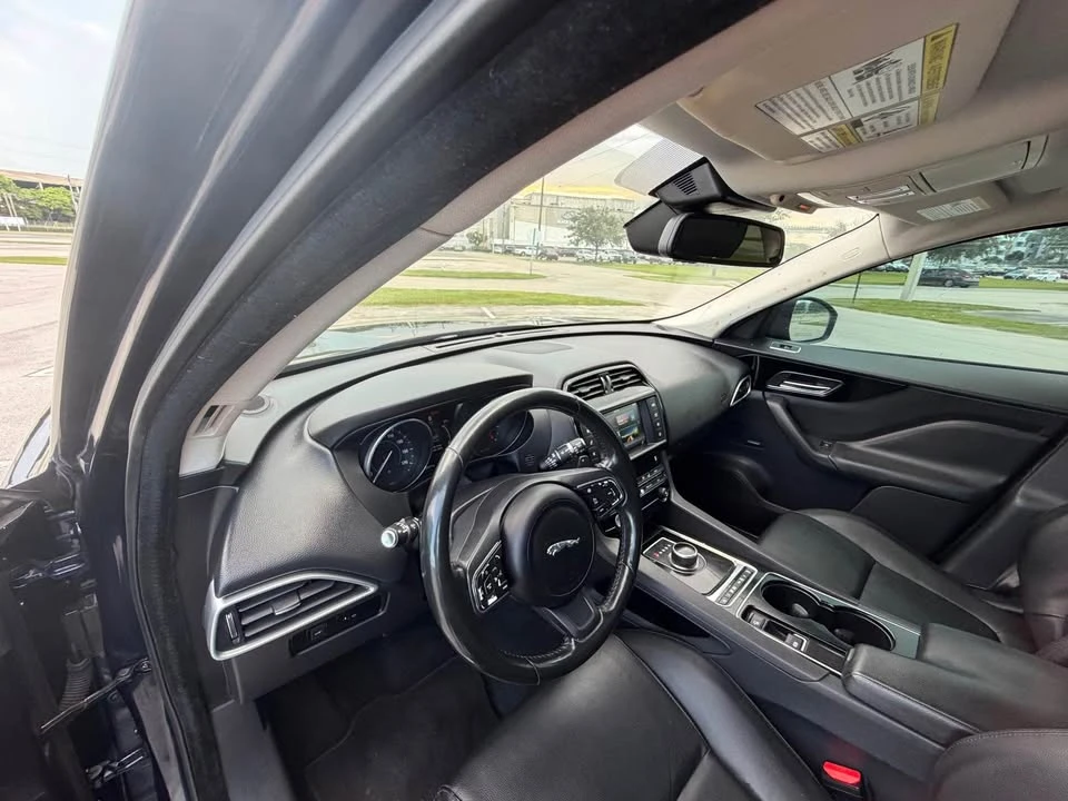 2017 Jaguar F-Pace - Image 3 of 16