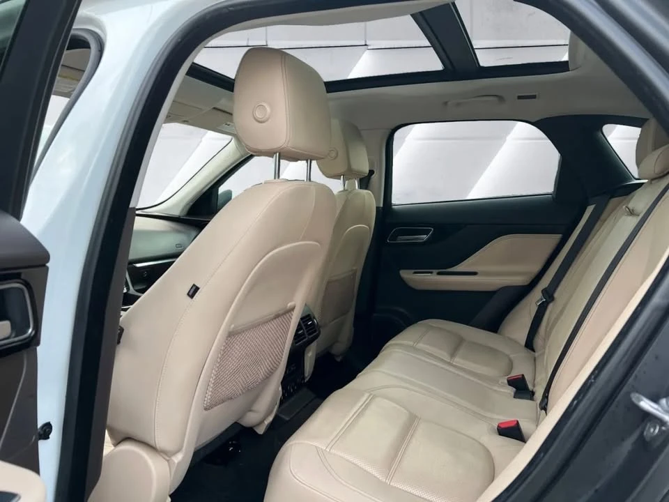 2017 Jaguar F-Pace - Image 10 of 15