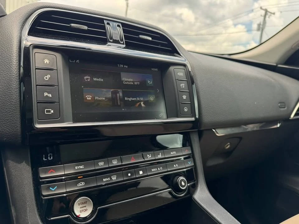 2017 Jaguar F-Pace - Image 15 of 15