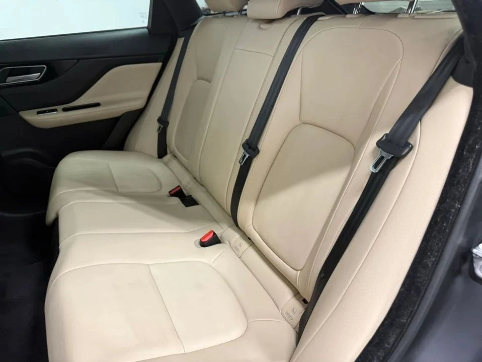 2017 Jaguar F-Pace - Image 19 of 20