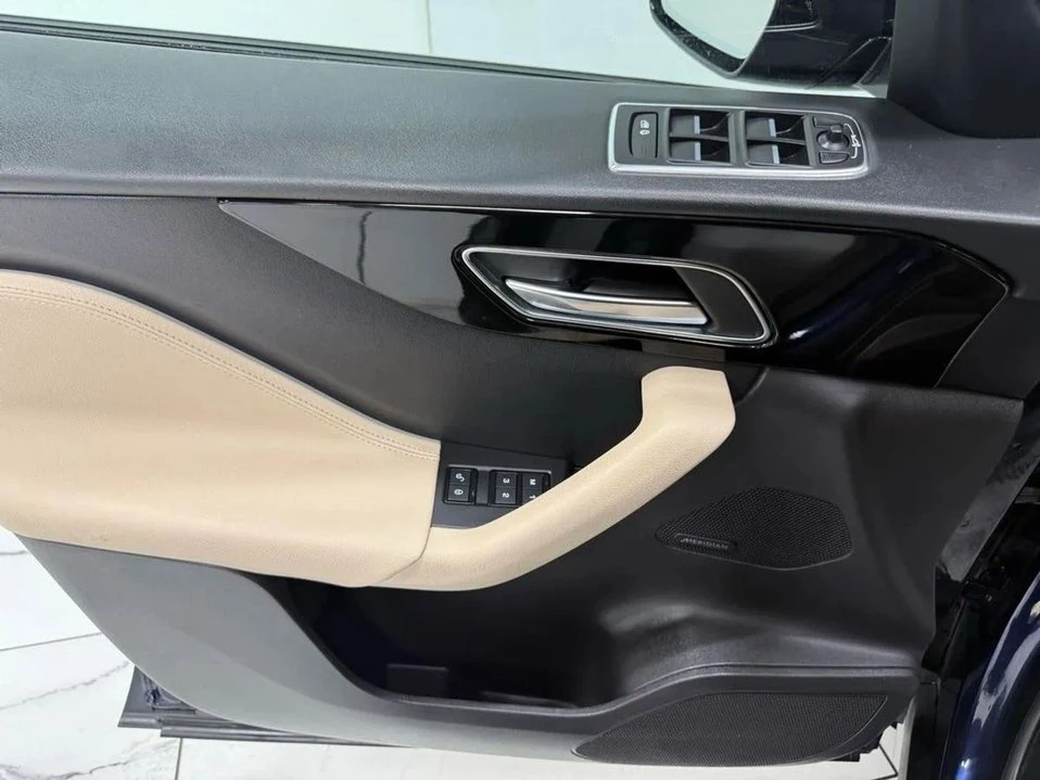 2017 Jaguar F-Pace - Image 13 of 20