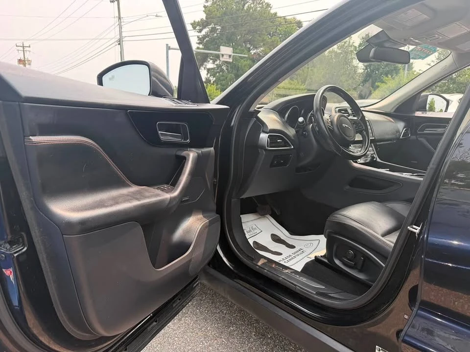 2017 Jaguar F-Pace - Image 11 of 20
