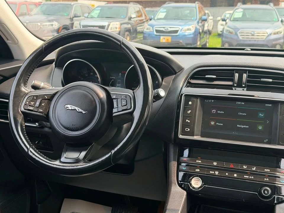 2017 Jaguar F-Pace - Image 19 of 20