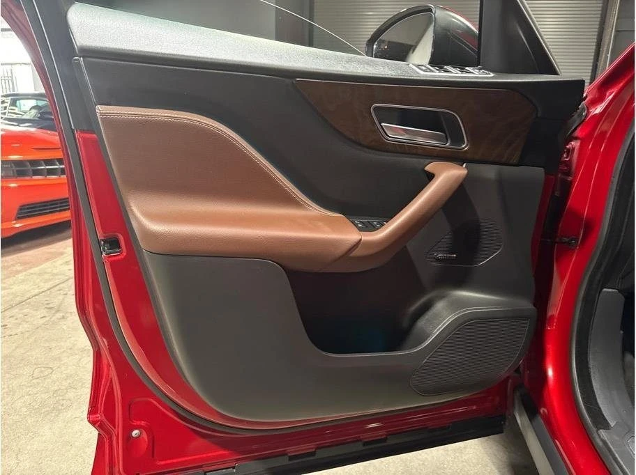 2017 Jaguar F-Pace - Image 10 of 20