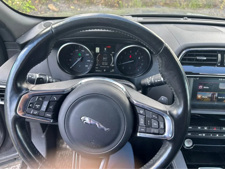 2017 Jaguar F-Pace - Image 4 of 12
