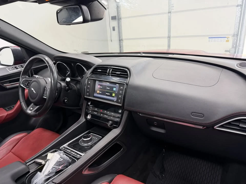 2017 Jaguar F-Pace - Image 18 of 20
