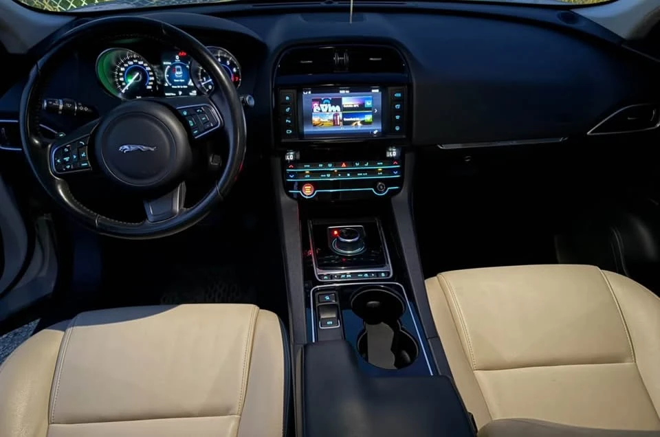 2017 Jaguar F-Pace - Image 20 of 20