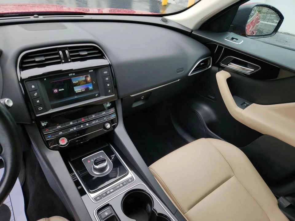 2017 Jaguar F-Pace - Image 10 of 20