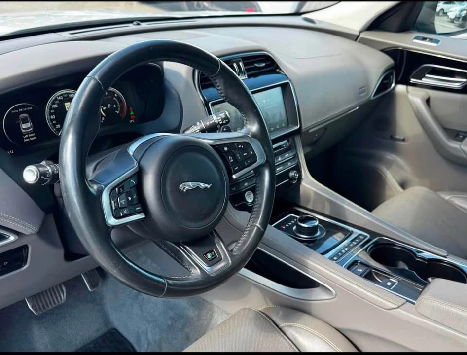 2017 Jaguar F-Pace - Image 10 of 11