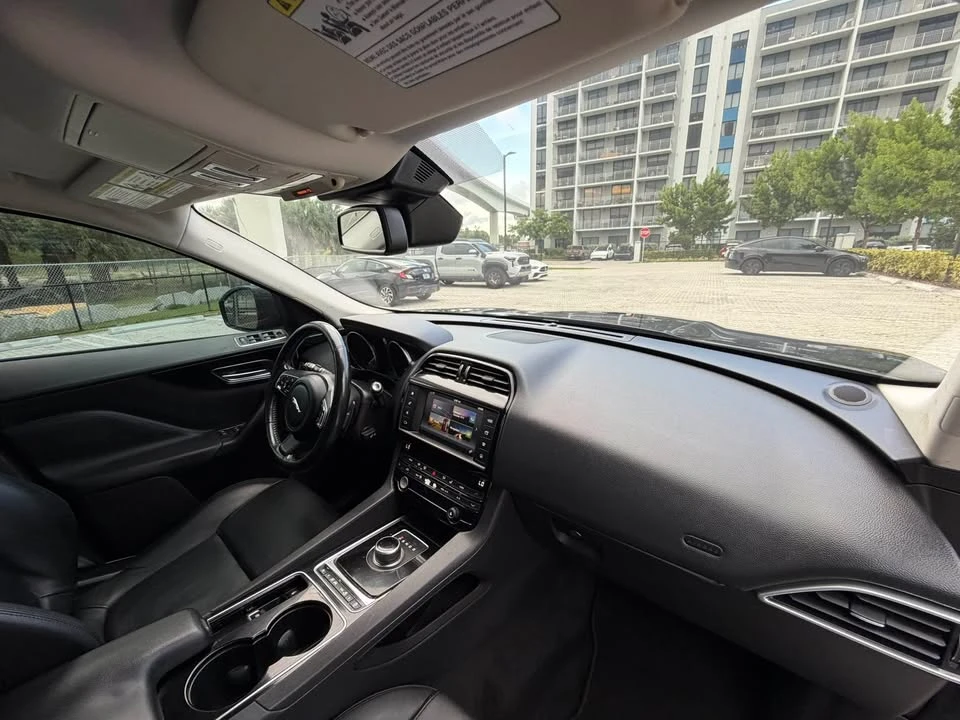 2017 Jaguar F-Pace - Image 15 of 18