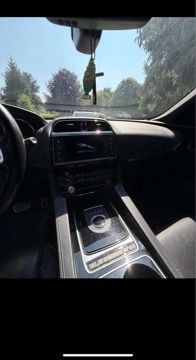 2017 Jaguar F-Pace - Image 10 of 16