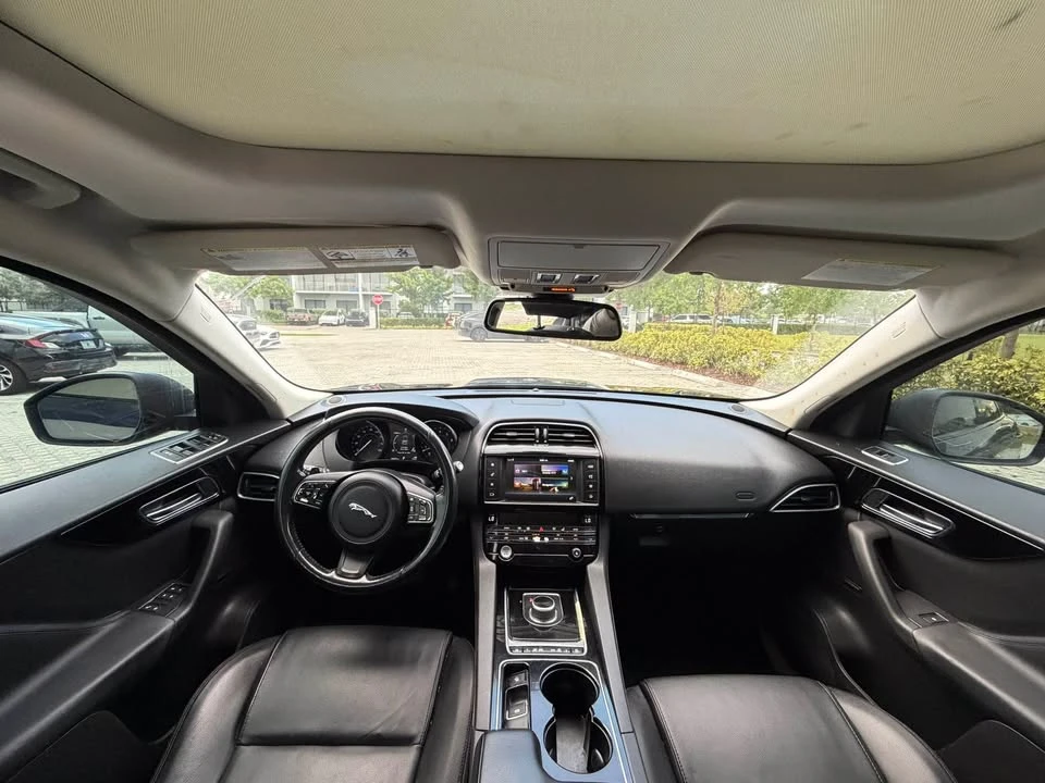 2017 Jaguar F-Pace - Image 12 of 18