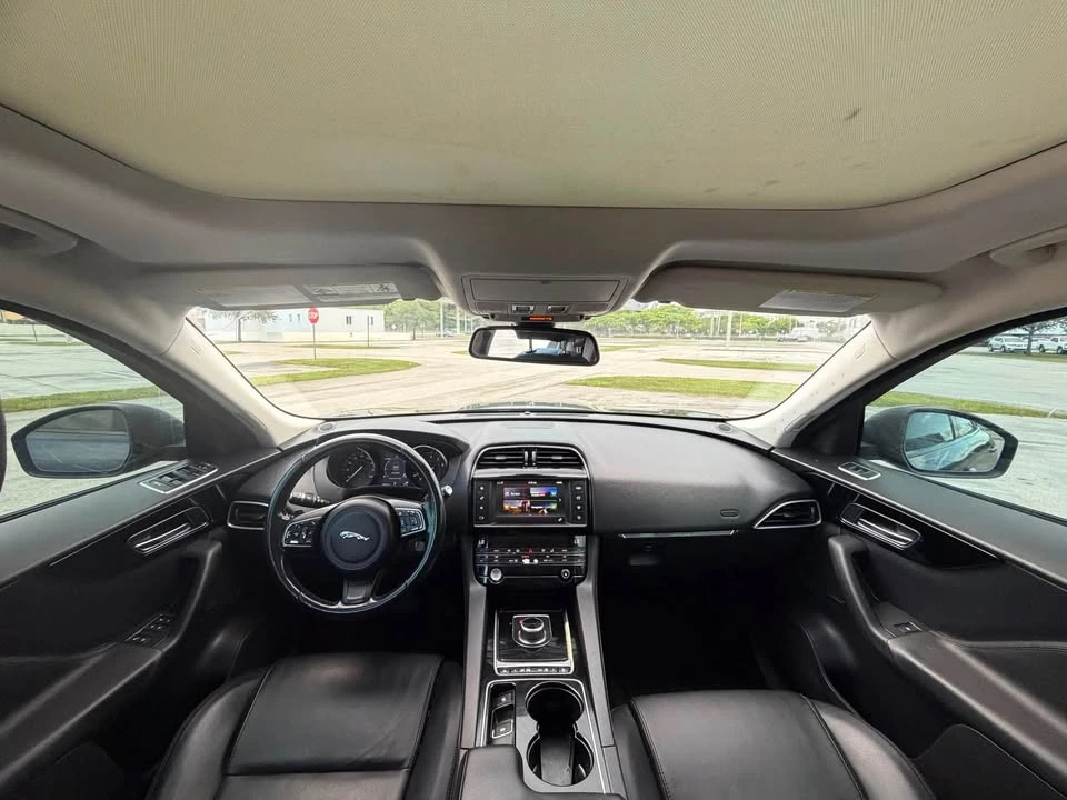 2017 Jaguar F-Pace - Image 5 of 16