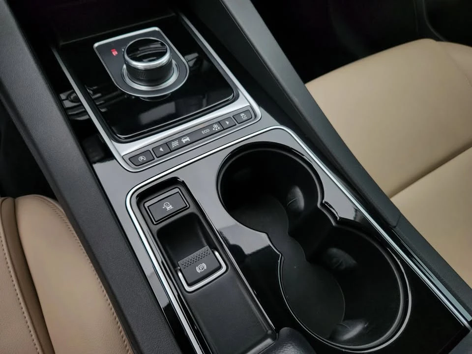 2017 Jaguar F-Pace - Image 11 of 20