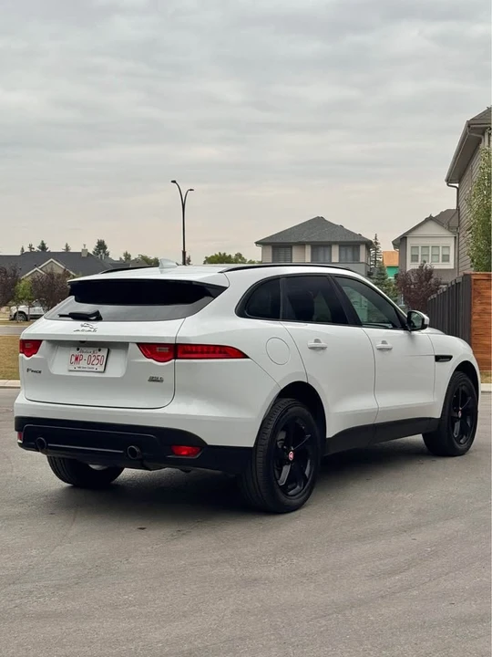 2017 Jaguar F-Pace - Image 5 of 12