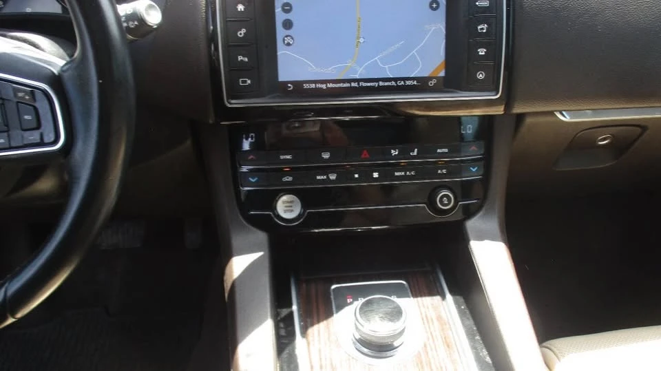 2017 Jaguar F-Pace - Image 12 of 20