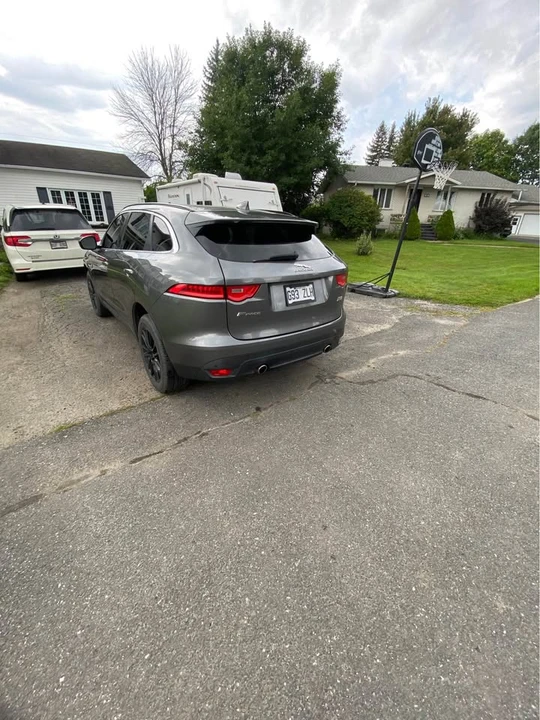 2017 Jaguar F-Pace - Image 5 of 11