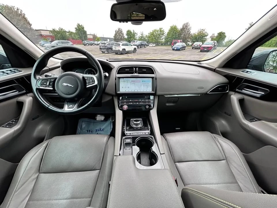2017 Jaguar F-Pace - Image 7 of 9