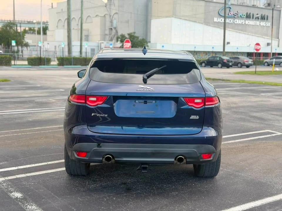 2017 Jaguar F-Pace - Image 5 of 18