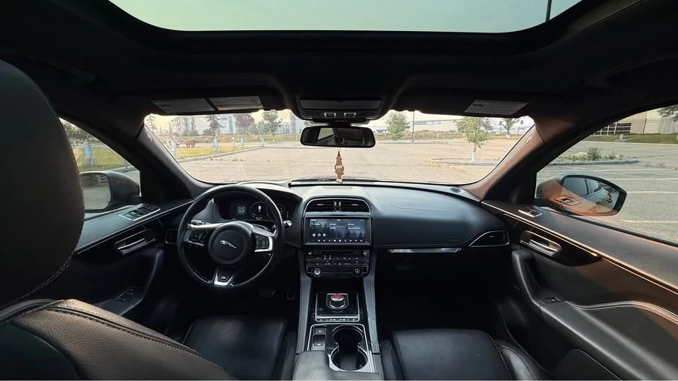 2017 Jaguar F-Pace - Image 11 of 12