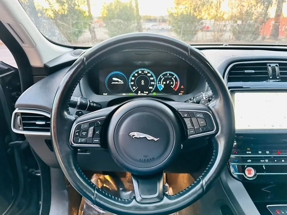 2017 Jaguar F-Pace - Image 18 of 20