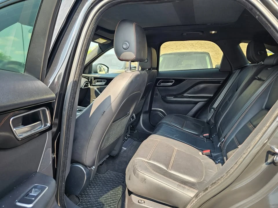 2017 Jaguar F-Pace - Image 11 of 18
