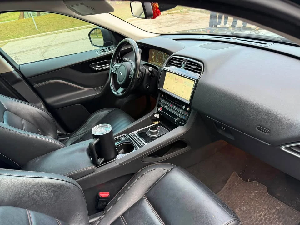 2017 Jaguar F-Pace - Image 10 of 14