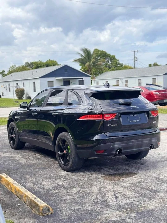 2017 Jaguar F-Pace - Image 4 of 13