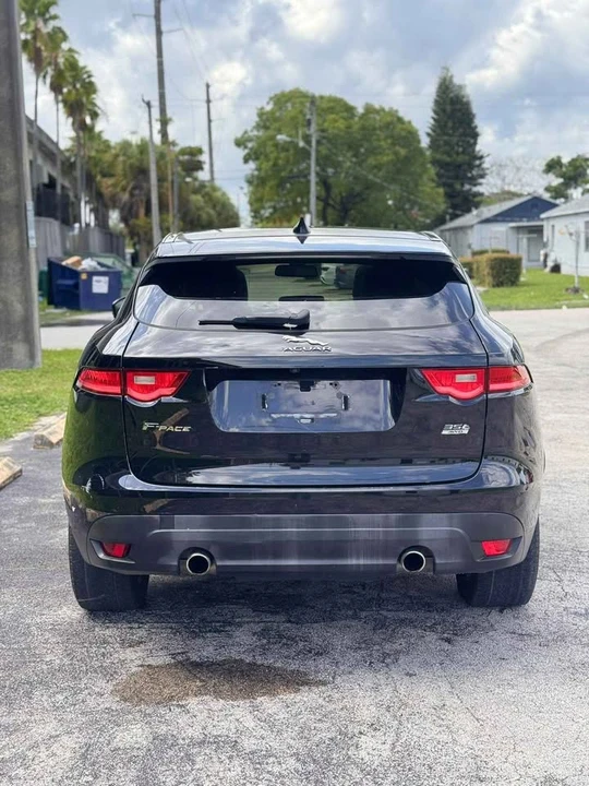 2017 Jaguar F-Pace - Image 5 of 13