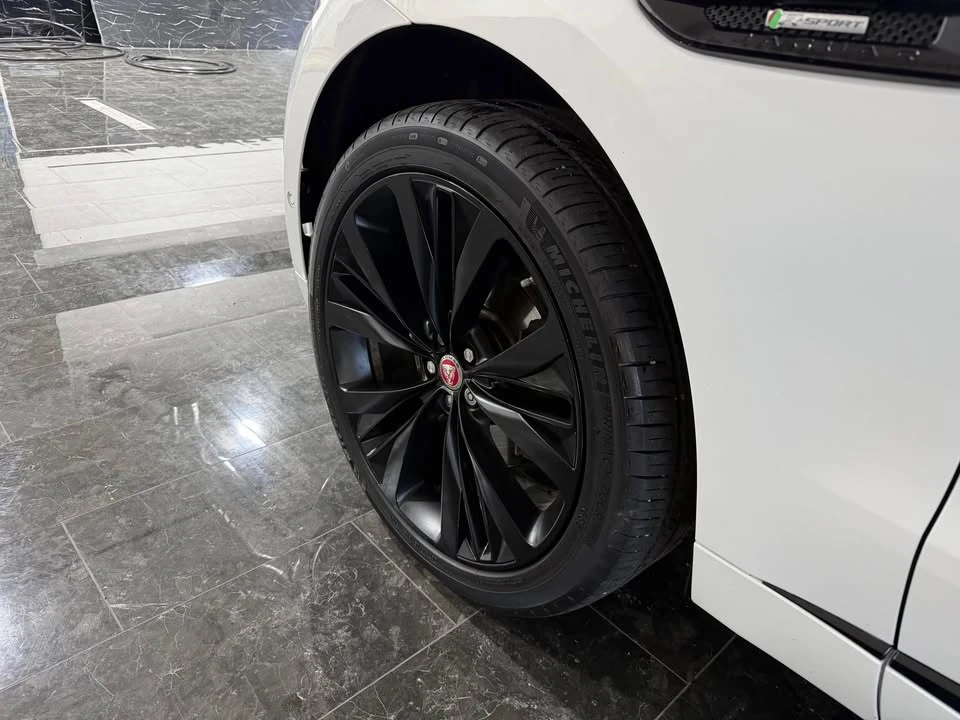 2017 Jaguar F-Pace - Image 9 of 20