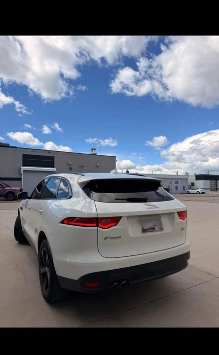 2017 Jaguar F-Pace - Image 2 of 7