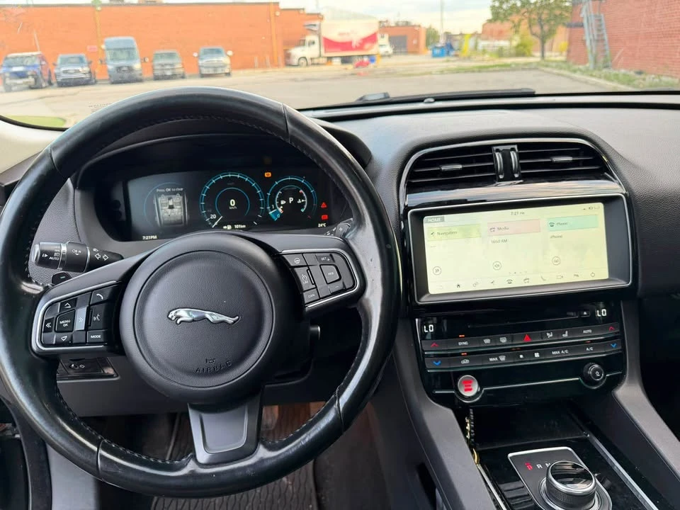 2017 Jaguar F-Pace - Image 11 of 14
