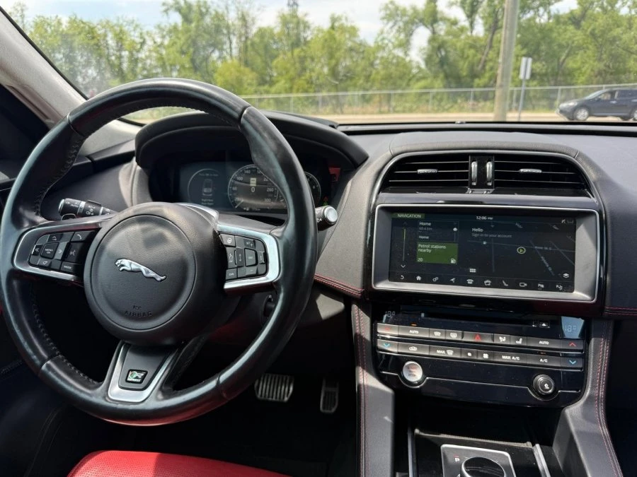 2017 Jaguar F-Pace - Image 13 of 18