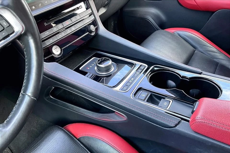 2017 Jaguar F-Pace - Image 11 of 20