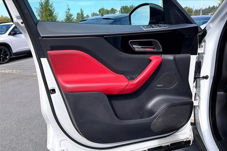 2017 Jaguar F-Pace - Image 6 of 20