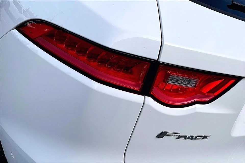 2017 Jaguar F-Pace - Image 17 of 20